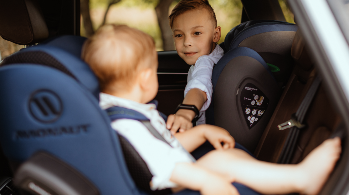 Wann darf ein Kind in Fahrtrichtung sitzen? Notwendige Informationen
